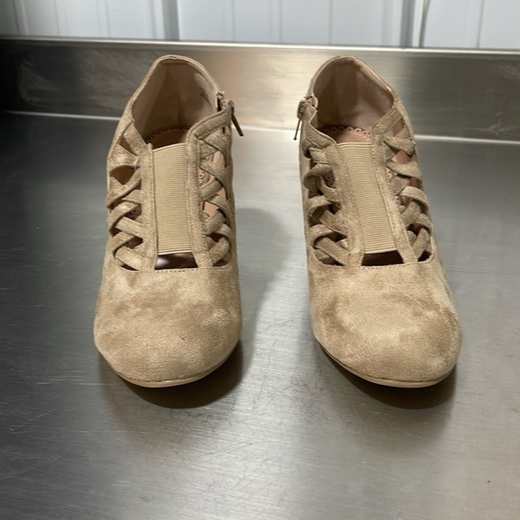 New WB Woman’s Journey Heeled Zip Up Ankle Heels - Picture 2 of 5